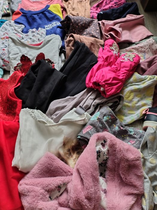 Zestaw ubranek dziecięcych 37 sztuk rozmiar 90 92  sukienki buty