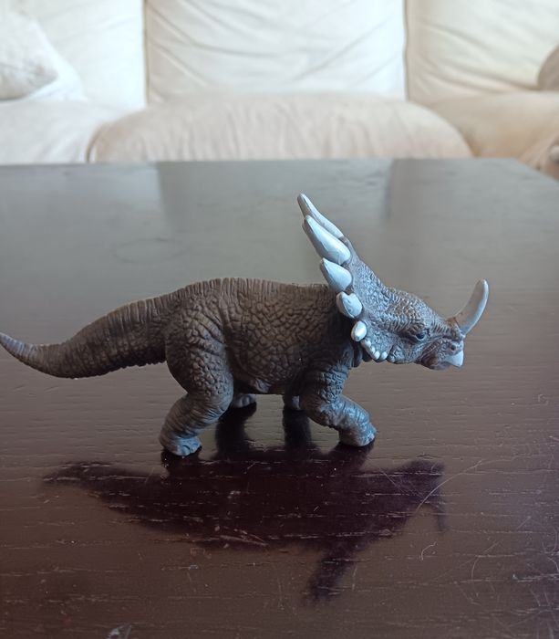 Triceratops - dinossauro de brincar
