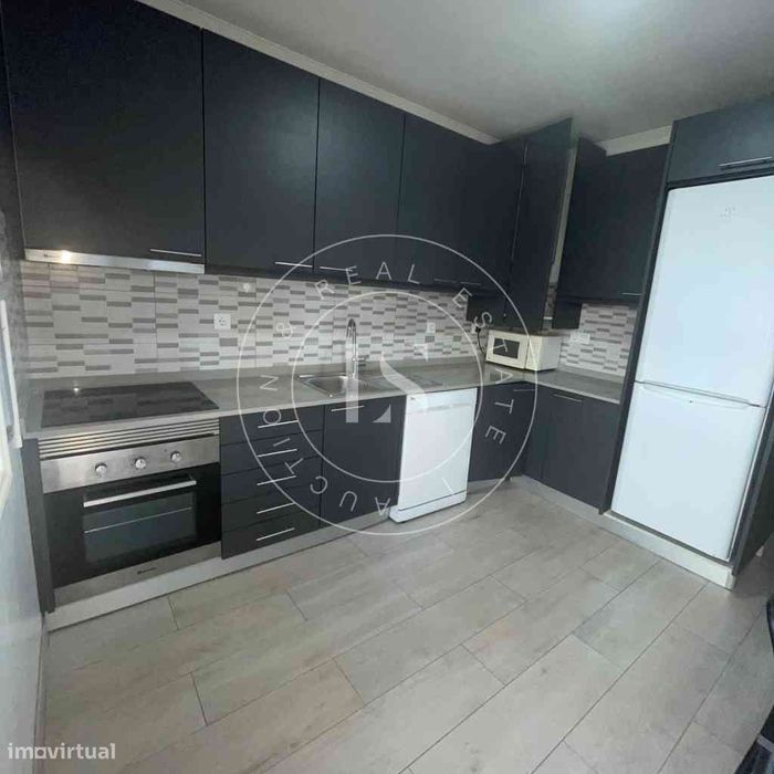 Apartamento T2 com Garagem e Arrumos | Urb. dos Altos | Cidade da Maia