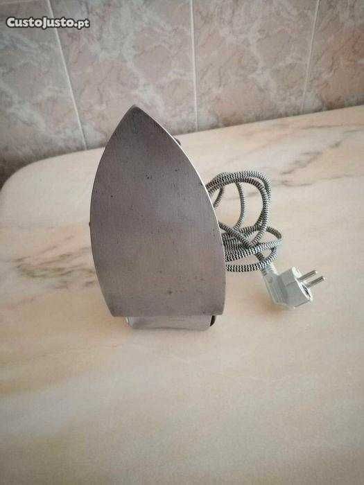 Ferro de engomar vintage