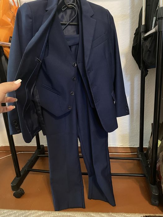 Костюм трійка для школяра.