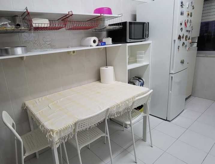 Quarto individual ou duplo Oeiras para estudantes, bem localizado, muita luz, ambiente sossegado