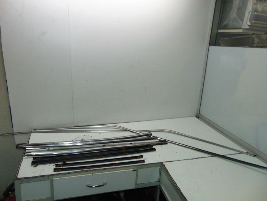 Subaru 700 raspadores dos vidros exteriores/frisos do tejadilho