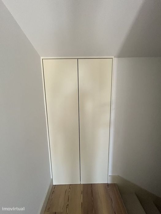 Vende-Se T2 Duplex Novo, Com Terraço E Suíte, No Centro De Braga.