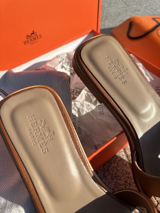 шльопанці у стилі Hermès Oran