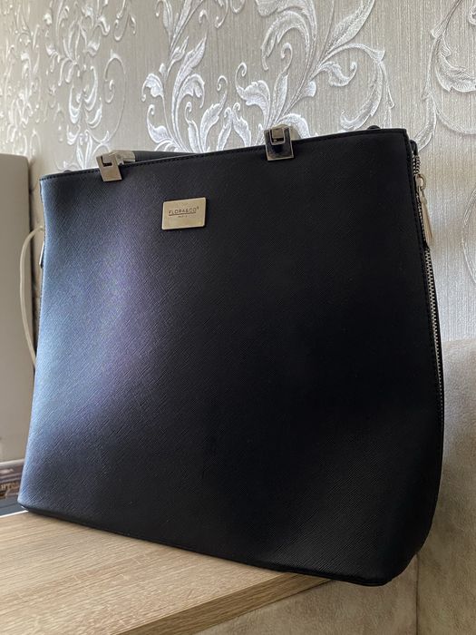 Жіноча чорна сумка Flora&Co