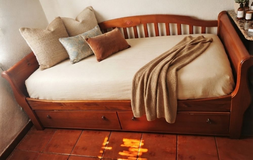 Cama de Solteiro em Madeira com Gavetão/ Cama Extra