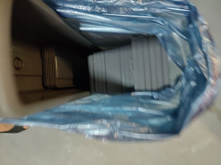 Duża ilość doniczek prostokątnych balkonowych+uchwyty