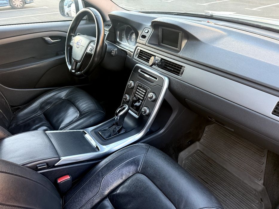 Продам автомобіль Volvo v70