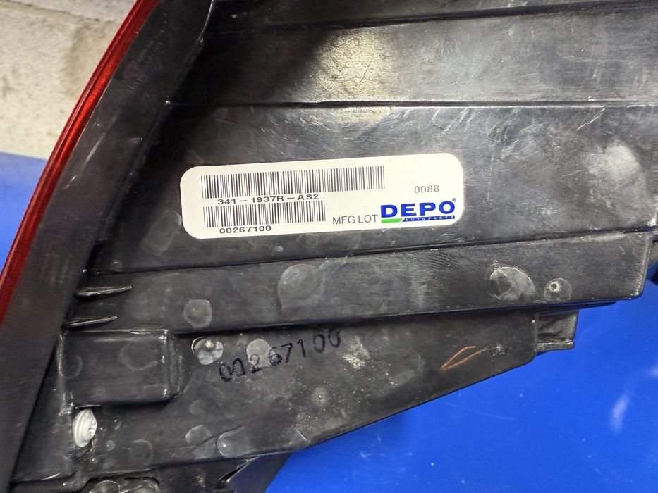 Правий задній фонарь Passat b7-b8 NMS Америка