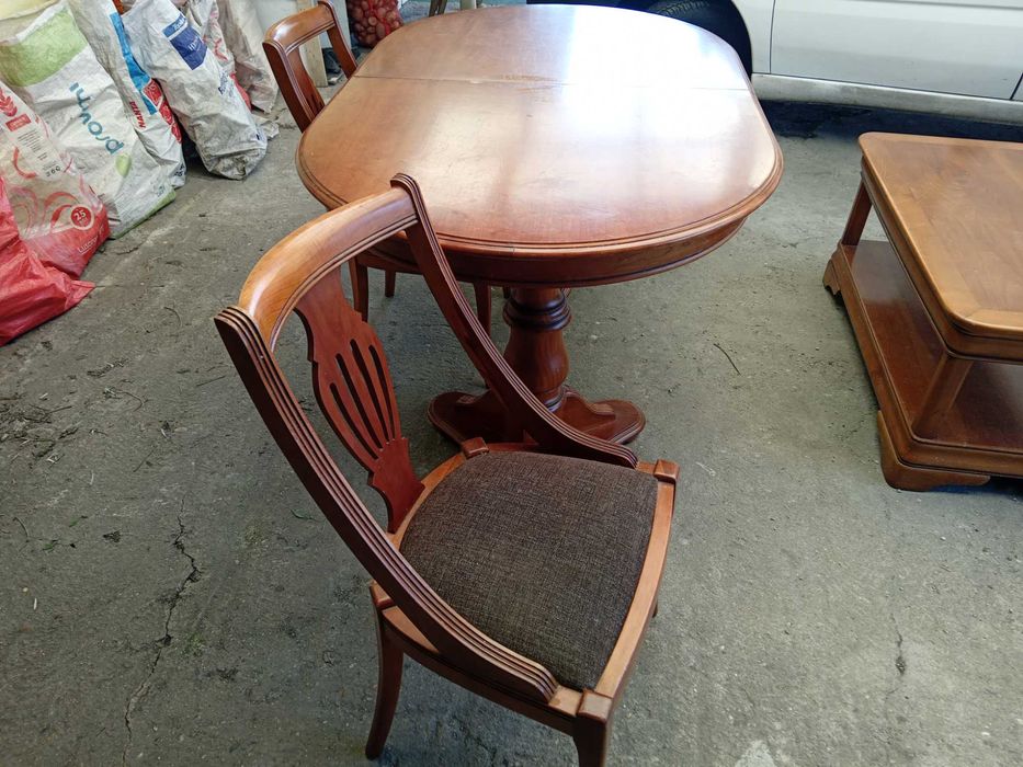 Mesa de jantar de cerejeira