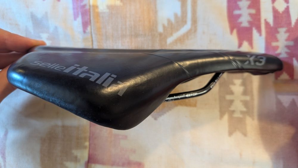 Продам велосипедне сідло Selle Italia x3