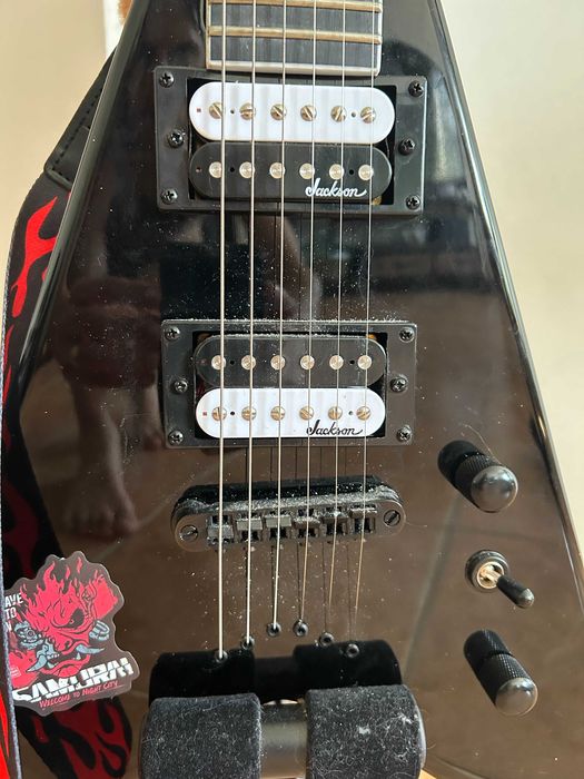 Guitarra Jackson King + Boss Katana 50 gen3