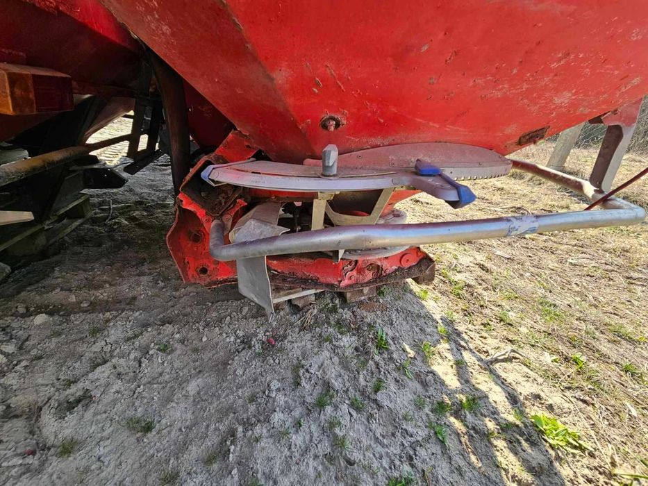 Розкидач добрив Kuhn Axis 30.1K