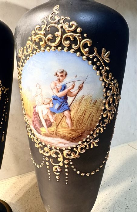 Par de grandes magníficas jarras-vidro opalino c. pinturas miniaturas