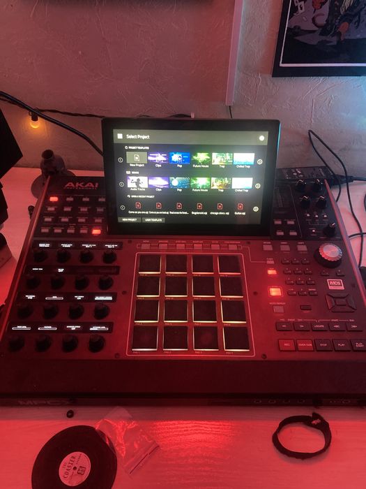 Akai mpc x грувбокс, сэмплер, сиквенсер, синтезатор