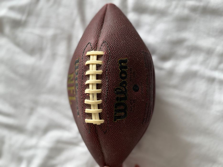 WILSON Bola de futebol americano. Nova!