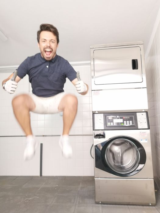 Máquina de lavar, secar e calandra alojamento local