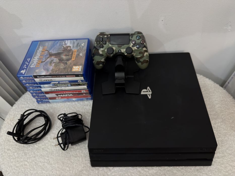 Konsola Ps4 Pro 1Tb+ 1 pad + gry + stacja ładowania