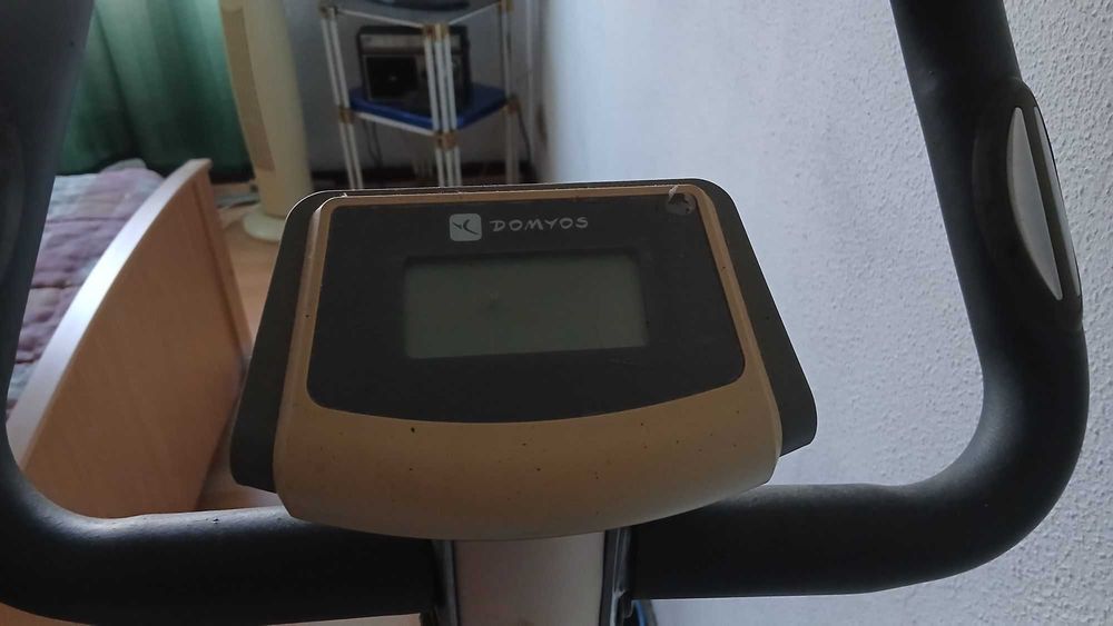 Bicicleta estática Domyos, antiga (a precisar de reparação)