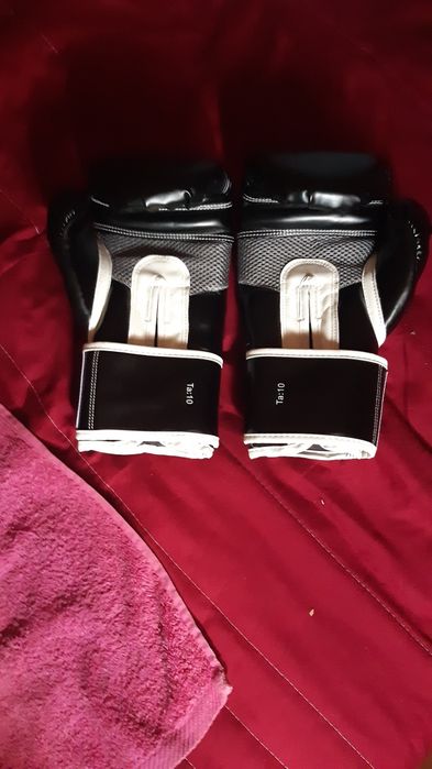 Luvas de desportos de combate.