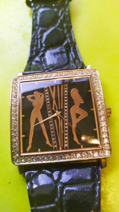 Часы женские кварцевые