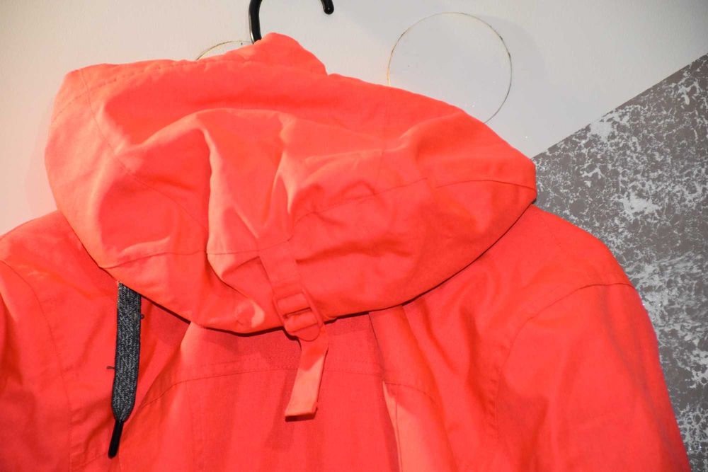 Długa kurtka na snowboard firmy Cropp