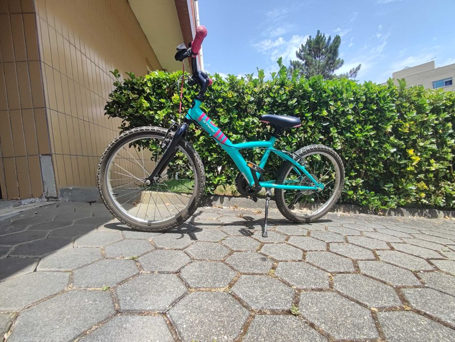 Bicicleta e capacete