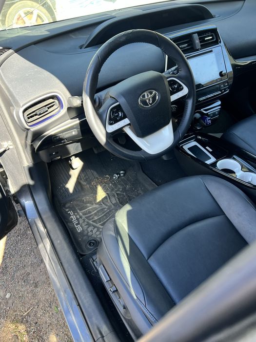 toyota prius v50 2016 75000 миль