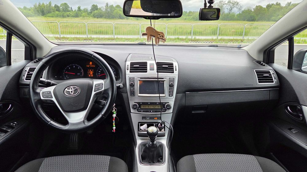 Toyota Avensis 2013 r. kombi 2.0 D-4D