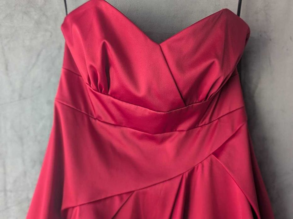 Vestido vermelho de festa sem alças. Tamanho UK 12 / EU 40–42 / M–L.