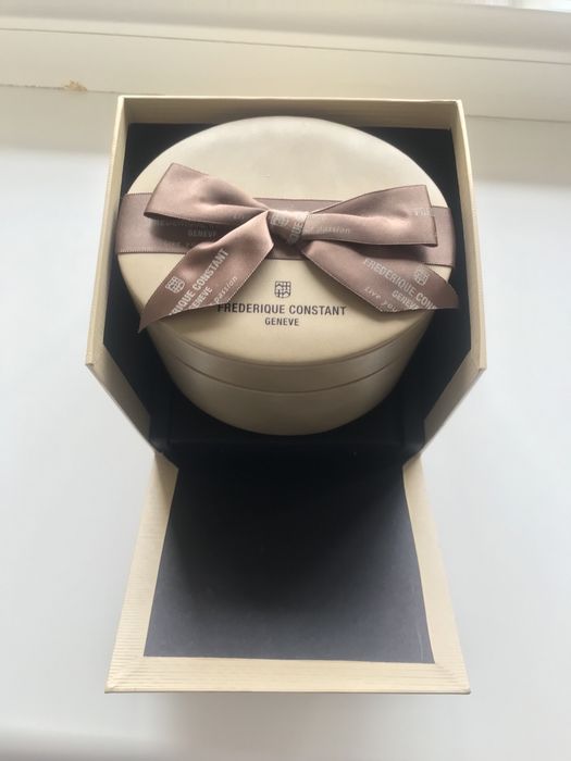 Часы Frederique constant
