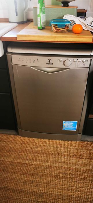 Vendo máquina da loiça Indesit64739905677570120