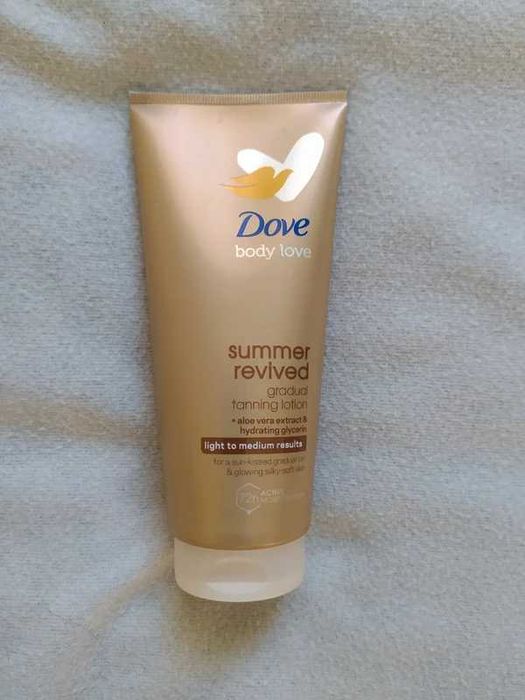 Balsam samoopalacz Dove Summer Revived jasna średnia karnacja 200 ml