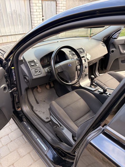Продаж Volvo v50