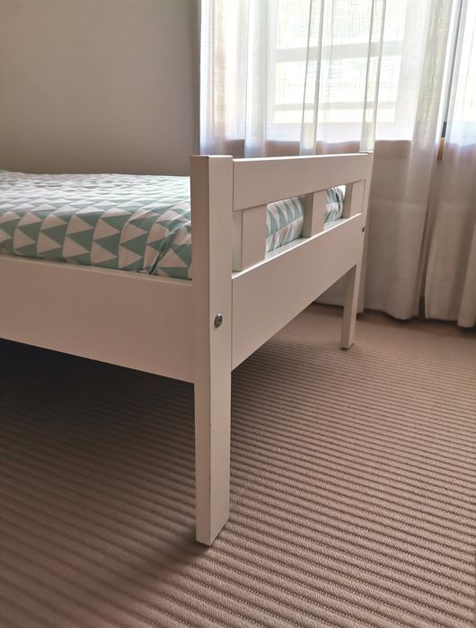 Camas de criança como novas