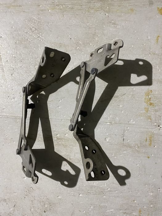 Петлі ( завіси капота) Sprinter 907, 910