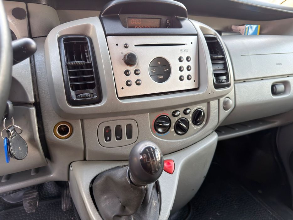 Opel Vivaro 1.9D 2005r, 9 osobowy klimatyzacja