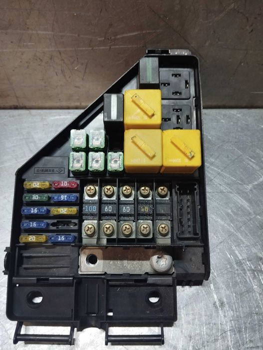 Caixa de Fusiveis Landrover Freelander 98-05 Ref: YQE000380 R