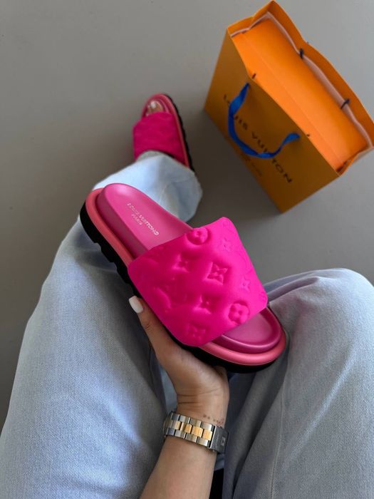 ЕКСКЛЮЗИВ! Louis Vuitton Pillow Slides Light Grey / Pink 36 37 38 39 40 41 луї вітон пілоу слайдс ніжно-сірі рожеві