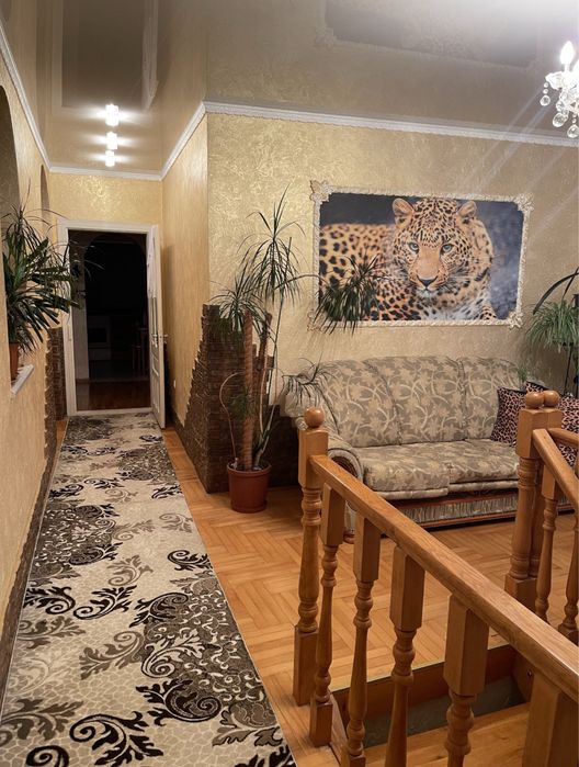 3-кімнатна квартира з євроремонтом, центр міста•