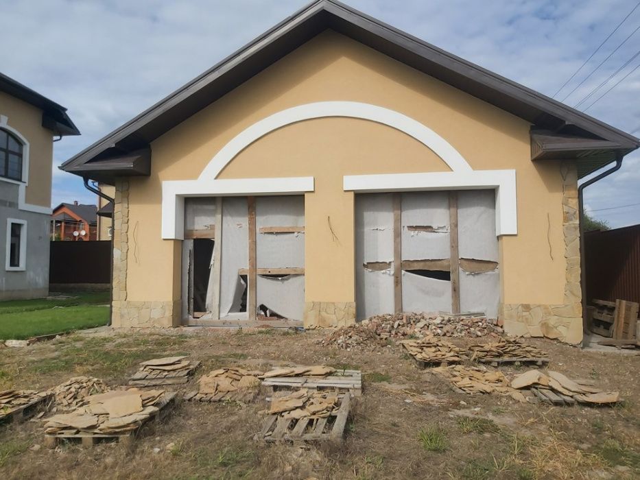 Продам дом Поле Чудес-1, 328м, 20 соток, гараж 144м, пгт М.Даниловка