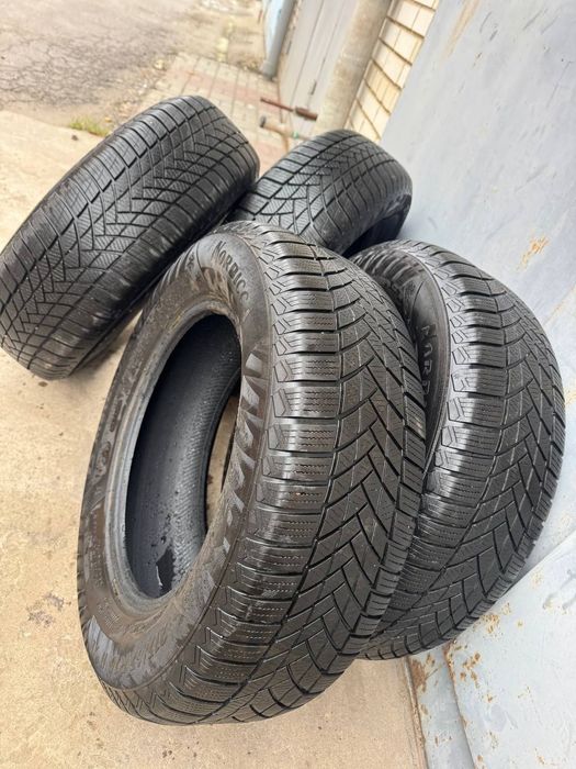 Зимова гума 215/65 R16