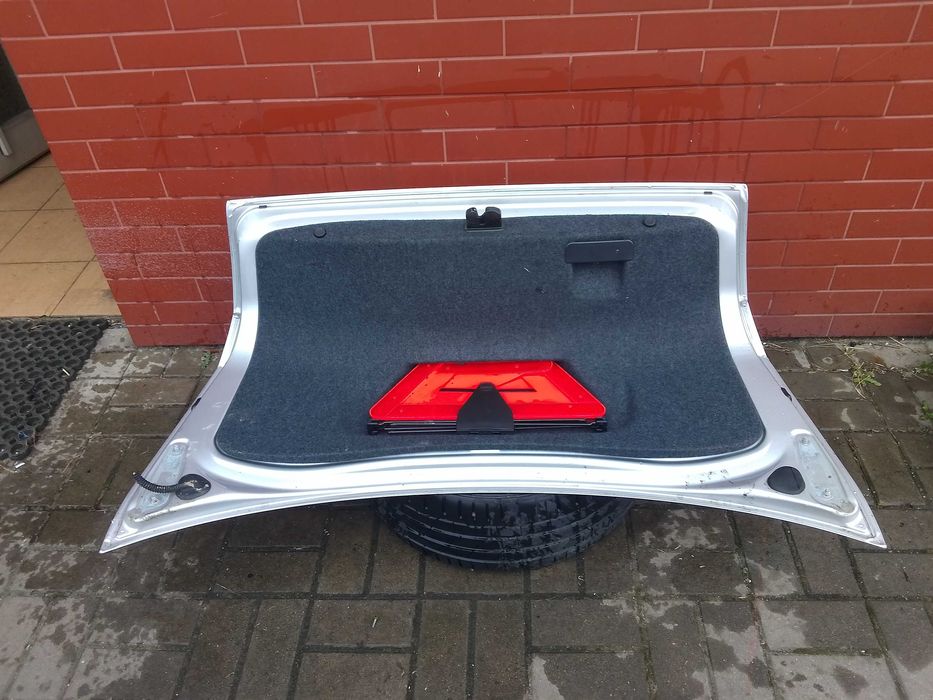 AUDI A4 B6 sedan klapa tył LA7W