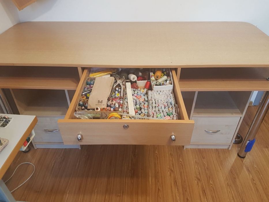 Раскроечный швейный стол