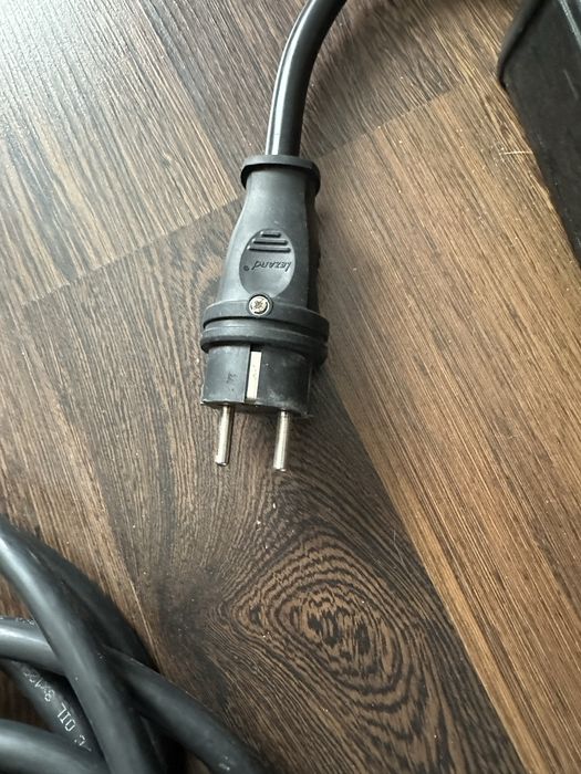 Зарядний пристрій для електромобіля tipe 1