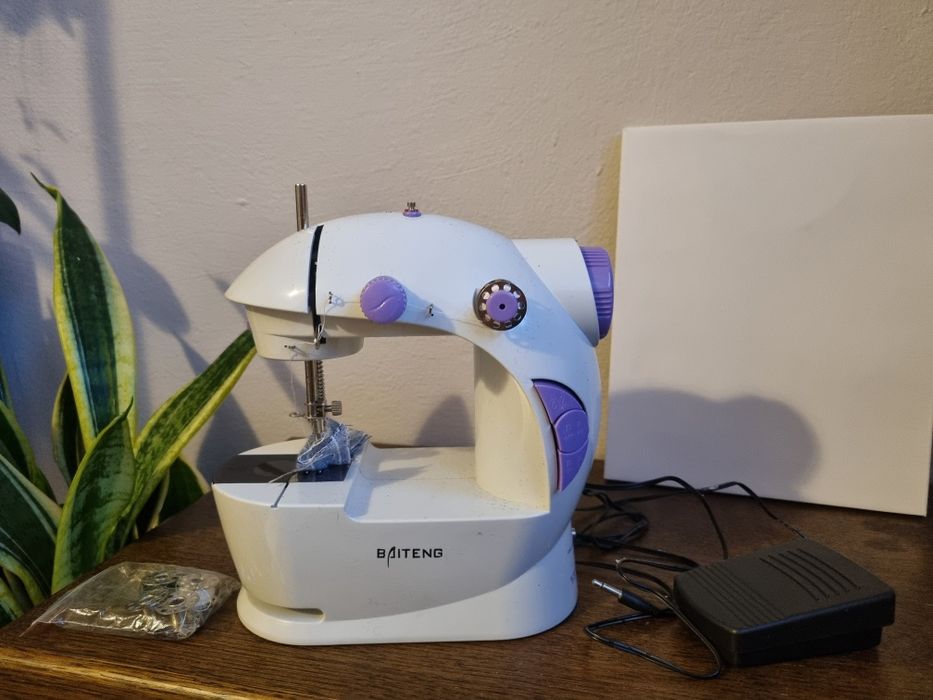 Maszyna do szycia mini