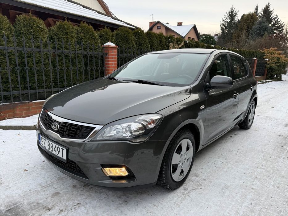 Kia Ceed 1,4benzyna / Klimatyzacja/ Parktronik/ Serwis/ Zarejestrowany