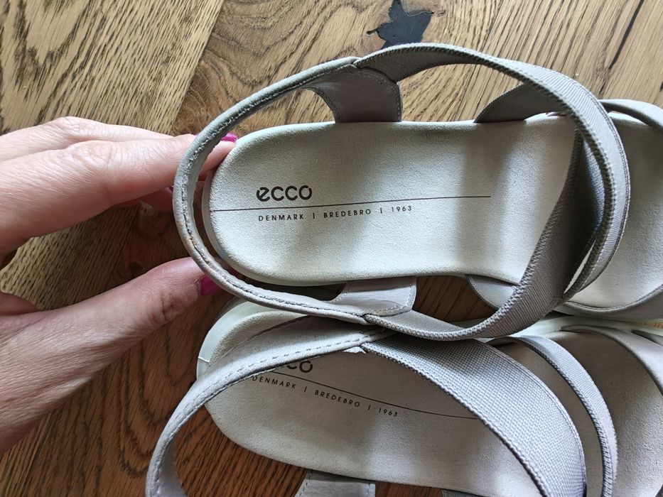 ECCO Flowt W Flat Nubuck Sandały na płaskiej podeszwie 38 Skóra naturalna Taupe Beż