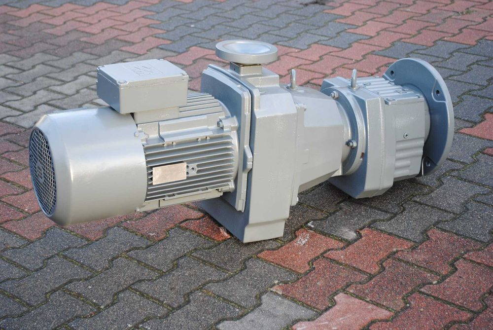 Motoreduktor kołnierzowy 7.5kw z regulacją 21-84obr./min.. z hamulcem.